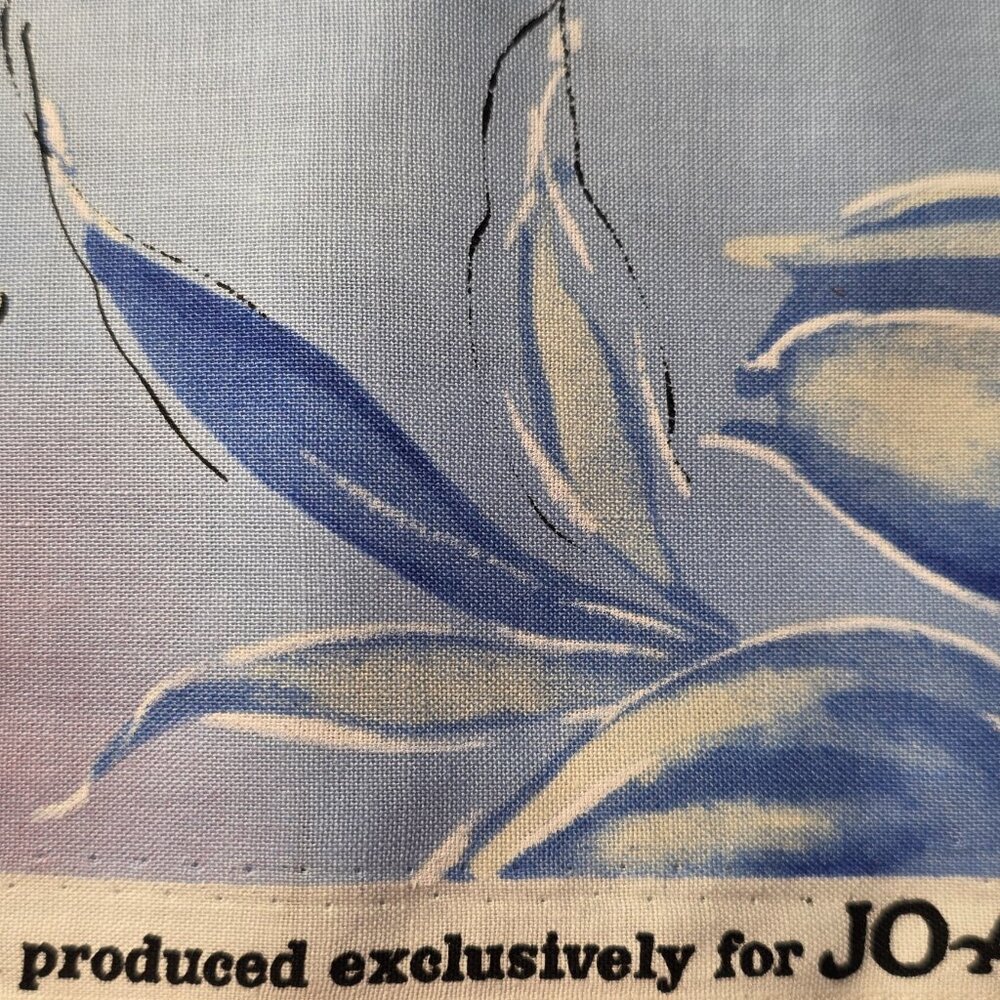Large Blue Tulips Cotton Quilting Fabric Jo-Ann Fabrics 36 x 44 inches wide - Picture 4 of 13